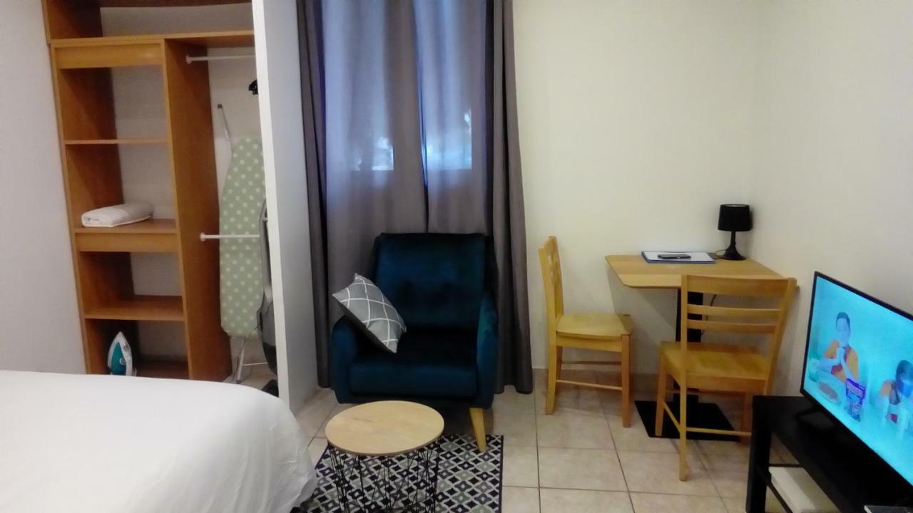 Appartement AAD1 Clamart 200 m du Tramway T6 st pavé blc avec cuisine séparée Exterior foto
